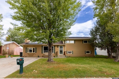926 Hobson St, Lander, WY 82520 - photo 2
