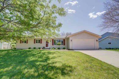 620 Cherry Wood Dr, Oregon, WI 53575 - photo 2