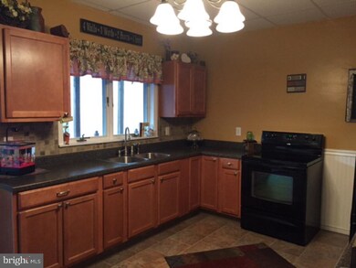 315 Arlington St, Tamaqua, PA 18252 - photo 2