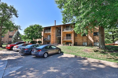 535 Davis Rd, Cincinnati, OH 45255 - photo 2