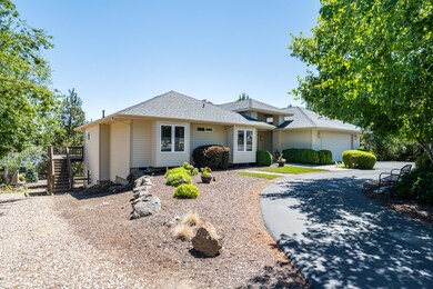 61524 Hillridge Rd, Bend, OR 97702 - photo 2