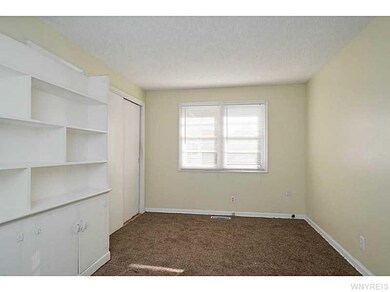Bedroom Bedroom/ Den/  Formal Dining Room