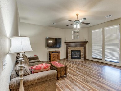 812 Samantha Ln, Moore, OK 73160 - photo 7