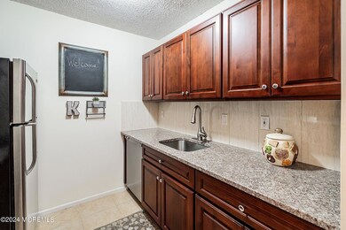 69 Arlington Ct unit 13, Holmdel, NJ 07733 - photo 7