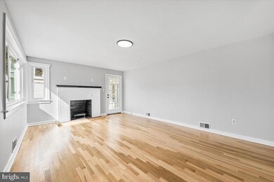 9112 Annapolis Rd, Lanham, MD 20706 - photo 5