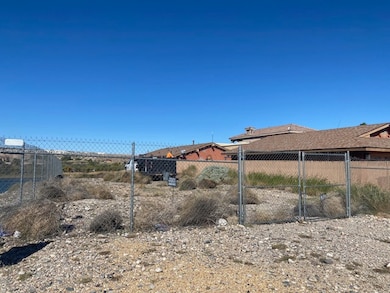 View of yard featuring a gate