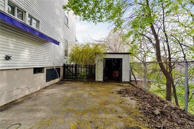 22 Roblen Dr, Pawtucket, RI 02860 - photo 4