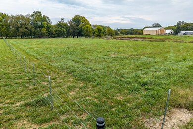 001 Locust Rd, Carl Junction, MO 64834 - photo 4