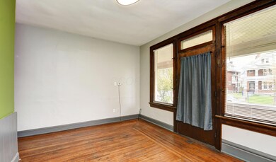 5-Apt A- Living Room (3)