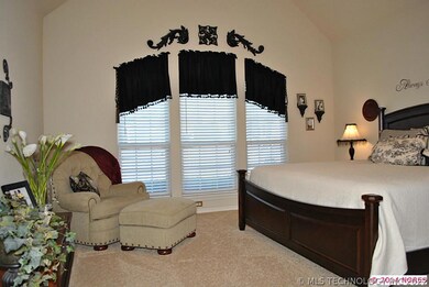 HUGE masterbedroom with vaulted ceilings and priva