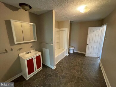 535 Frederick St, Hagerstown, MD 21740 - photo 4