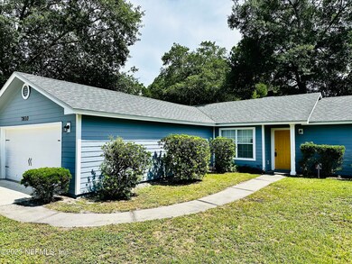 7810 Hunters Lake Cir S, Jacksonville, FL 32210 - photo 2