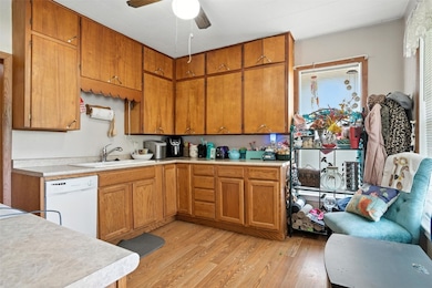 1516 1st St SW, Cedar Rapids, IA 52404 - photo 7