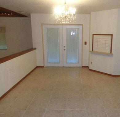 French Doors Open to Porch!