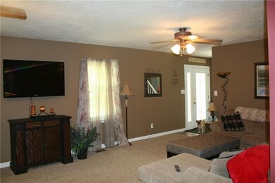 3405 Marilyn St, Columbus, IN 47203 - photo 5