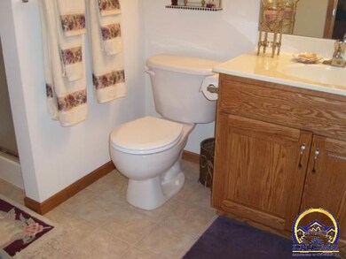 3334 SW 45th Ct, Topeka, KS 66610 - photo 7