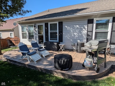 11722 Silver Meadow Ct, Fishers, IN 46037 - photo 2