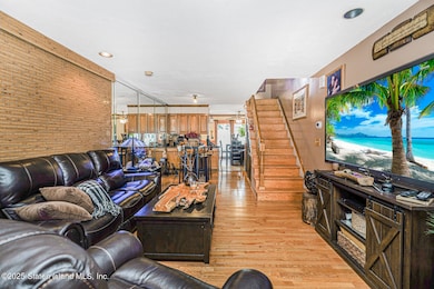 17 Lorraine Loop, Staten Island, NY 10309 - photo 4