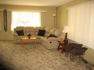 5912 Rafter Circle Living Room