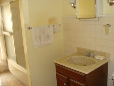 full bath upstairs