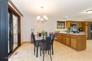 2756 Rolling Meadows Dr, Naperville, IL 60564 - photo 5