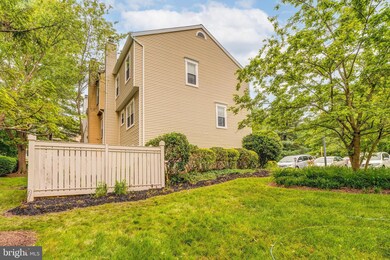 2326 Hunters Square Ct, Reston, VA 20191 - photo 7