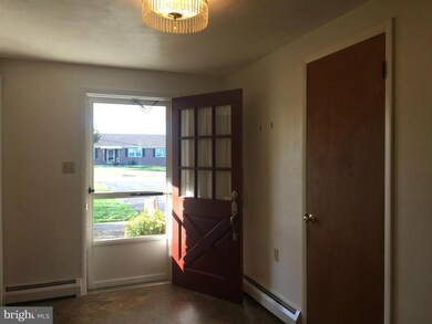 2922 Jefferson Dr, Chambersburg, PA 17201 - photo 3