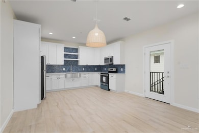 115 E Marlin St unit D, South Padre Island, TX 78597 - photo 5