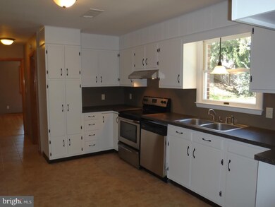 155 Linwood Dr, Chambersburg, PA 17202 - photo 6