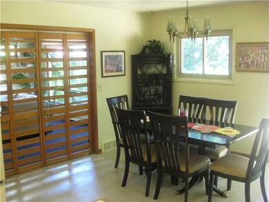 2902 Woodview Dr, Lansing, MI 48911 - photo 6