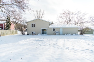 806 Evergreen Dr, Holmen, WI 54636 - photo 5