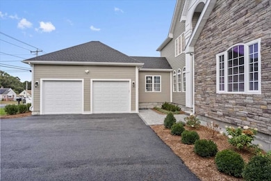 241 Lake Ave, Worcester, MA 01604 - photo 4