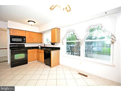 439 Dorchester Ln, Perkasie, PA 18944 - photo 4