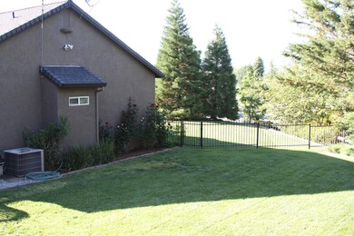 Fairoaks-Large grassy Area