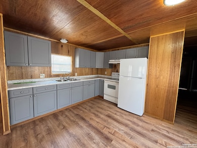 6060 Mount Olive Rd unit 2, Adkins, TX 78101 - photo 4