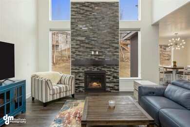 12-Living Room-ELKO9402