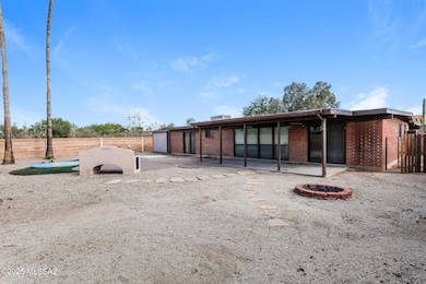 014-photo-rear-view-14803864