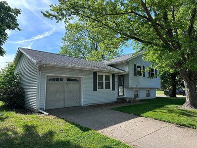 5442 N Howell St, Davenport, IA 52806 - photo 3