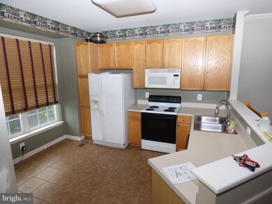 7142 Ladd Cir, Frederick, MD 21703 - photo 2