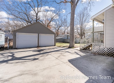 2626ByronCenterAve-4LoRes