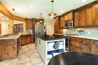 1720 Wimbleton Dr, Bedford, TX 76021 - photo 3