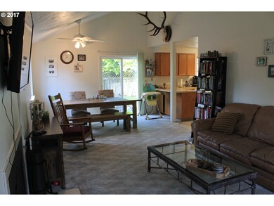 6771 E St, Springfield, OR 97478 - photo 7