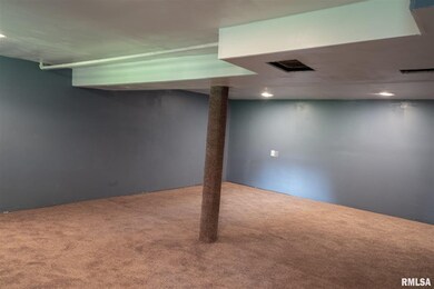 3251 W 15th St, Davenport, IA 52804 - photo 6