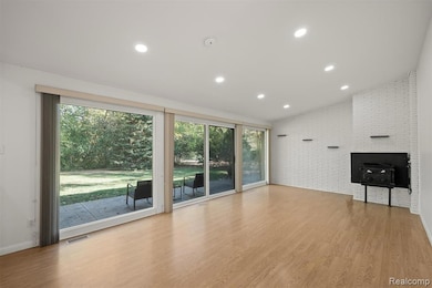 2380 Klingensmith Rd, Bloomfield Hills, MI 48302 - photo 3