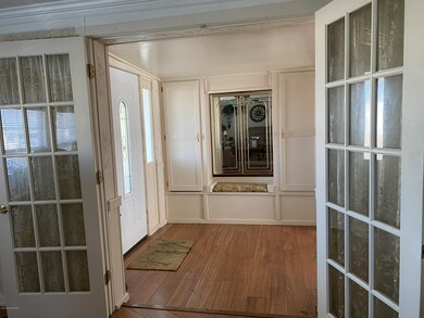 405 Osprey foyer