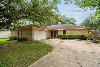 342 Dawn Hill Dr, Friendswood, TX 77546 - photo 4