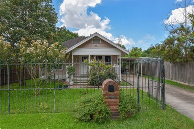 102 Frawley St, Houston, TX 77009 - photo 3