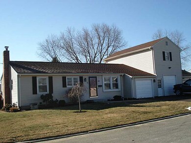 159 Stoneham Dr, Woonsocket, RI 02895 - photo 2