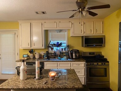 401 N Willow St, Tomball, TX 77375 - photo 3