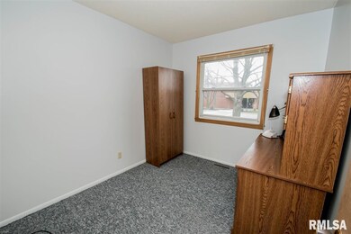 7302 Pacific St, Davenport, IA 52806 - photo 7